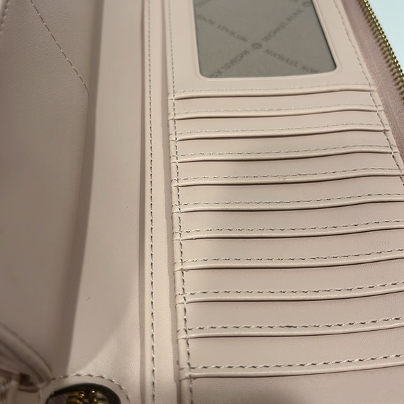 Michael kors wallet wristlet - Picture 5 of 5